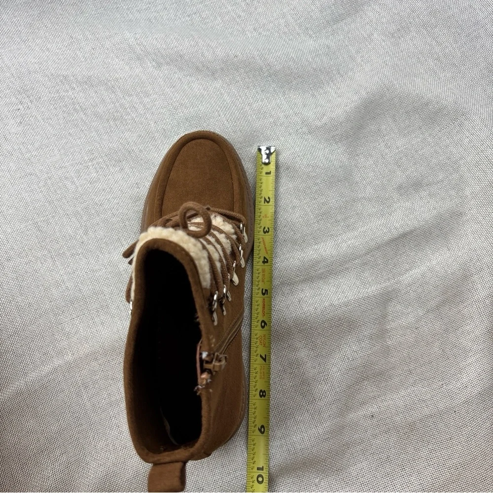 Sun + Stone Quiinn Lace-up Winter Lug Booties Size 5M